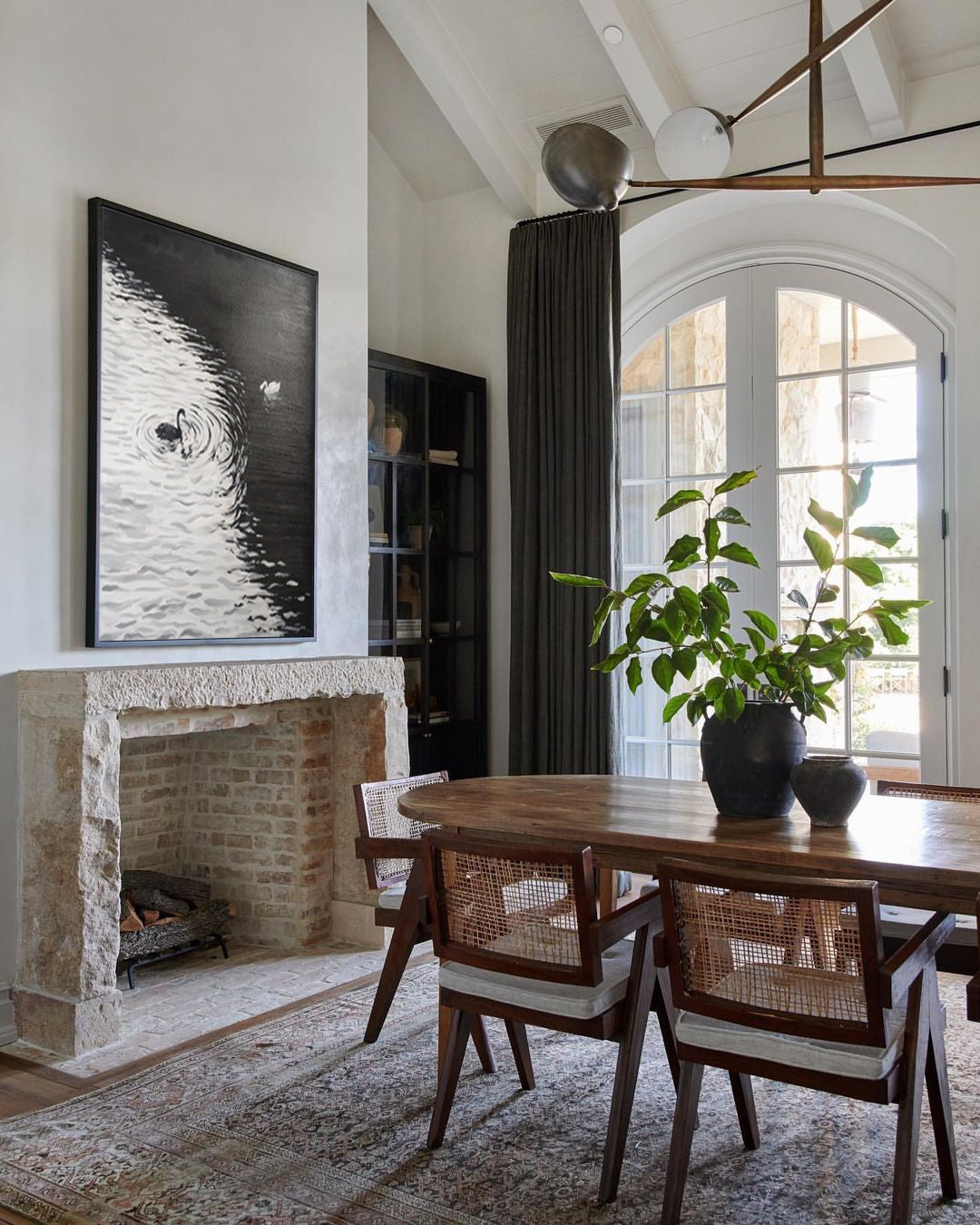 Wallart Monochrome Swans in Serene Waters